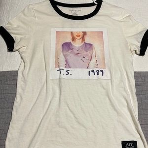 Taylor Swift 1989 world tour tshirt